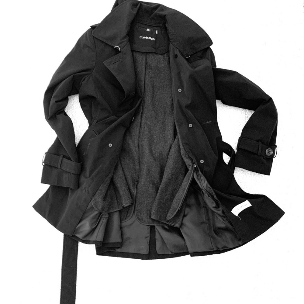 Trench coat with zip out lining